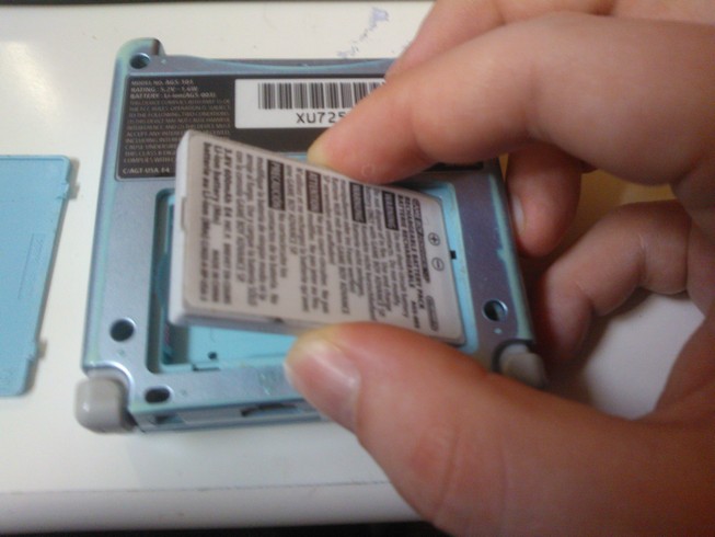 Removing the battery of the GBA at an angle